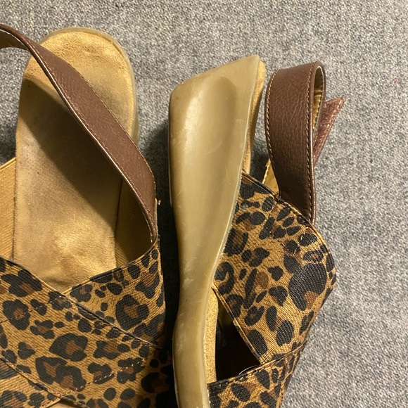 Aerosole leopard low wedge sandal - Picture 6 of 6